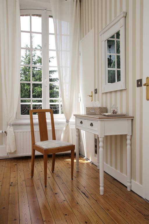 Saint-Martin-aux-Chartrains Manoir Le Mesnil B&B 외부 사진